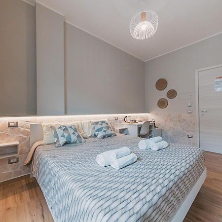 Apulia Rooms Bari Bagian luar foto