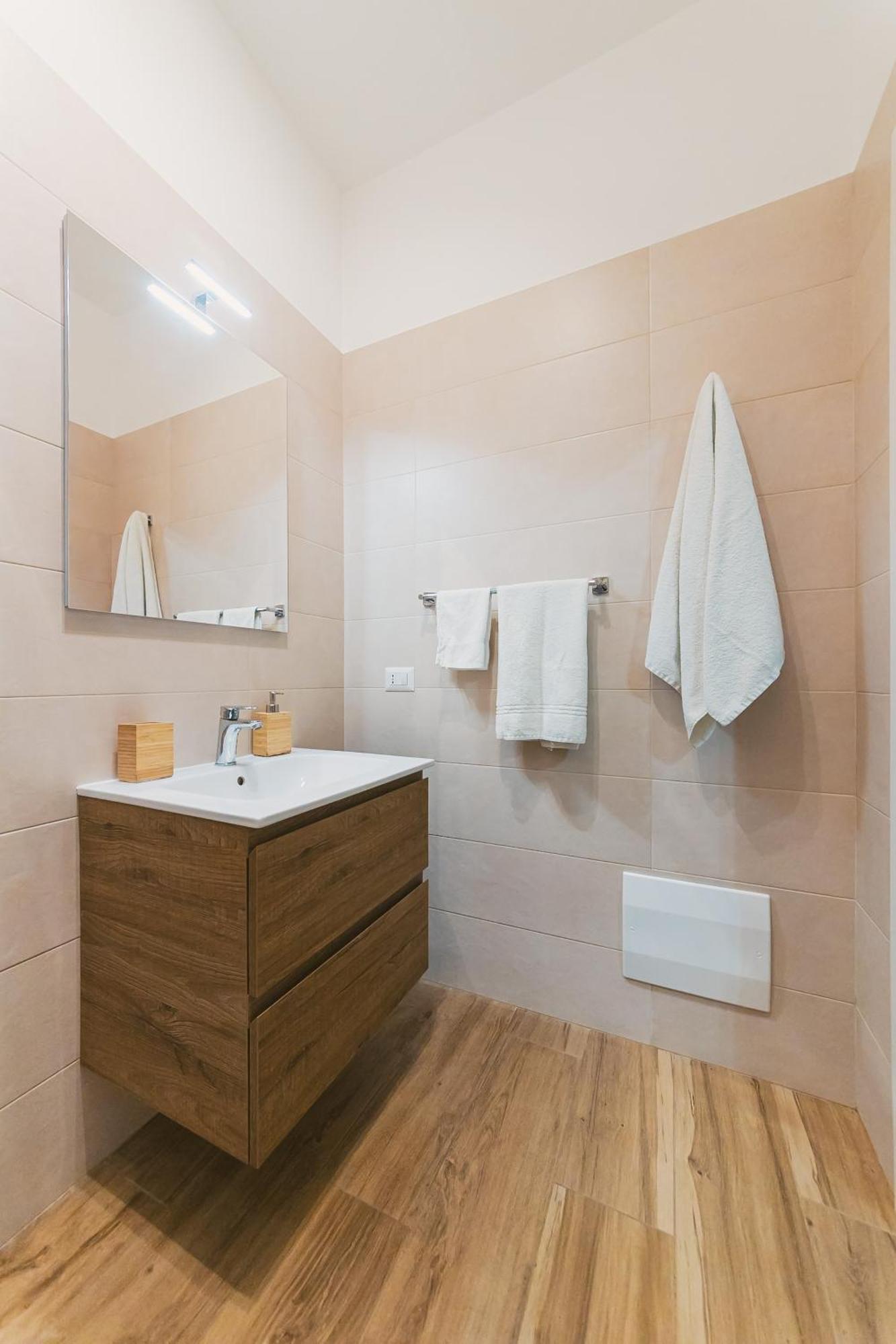 Apulia Rooms Bari Bagian luar foto