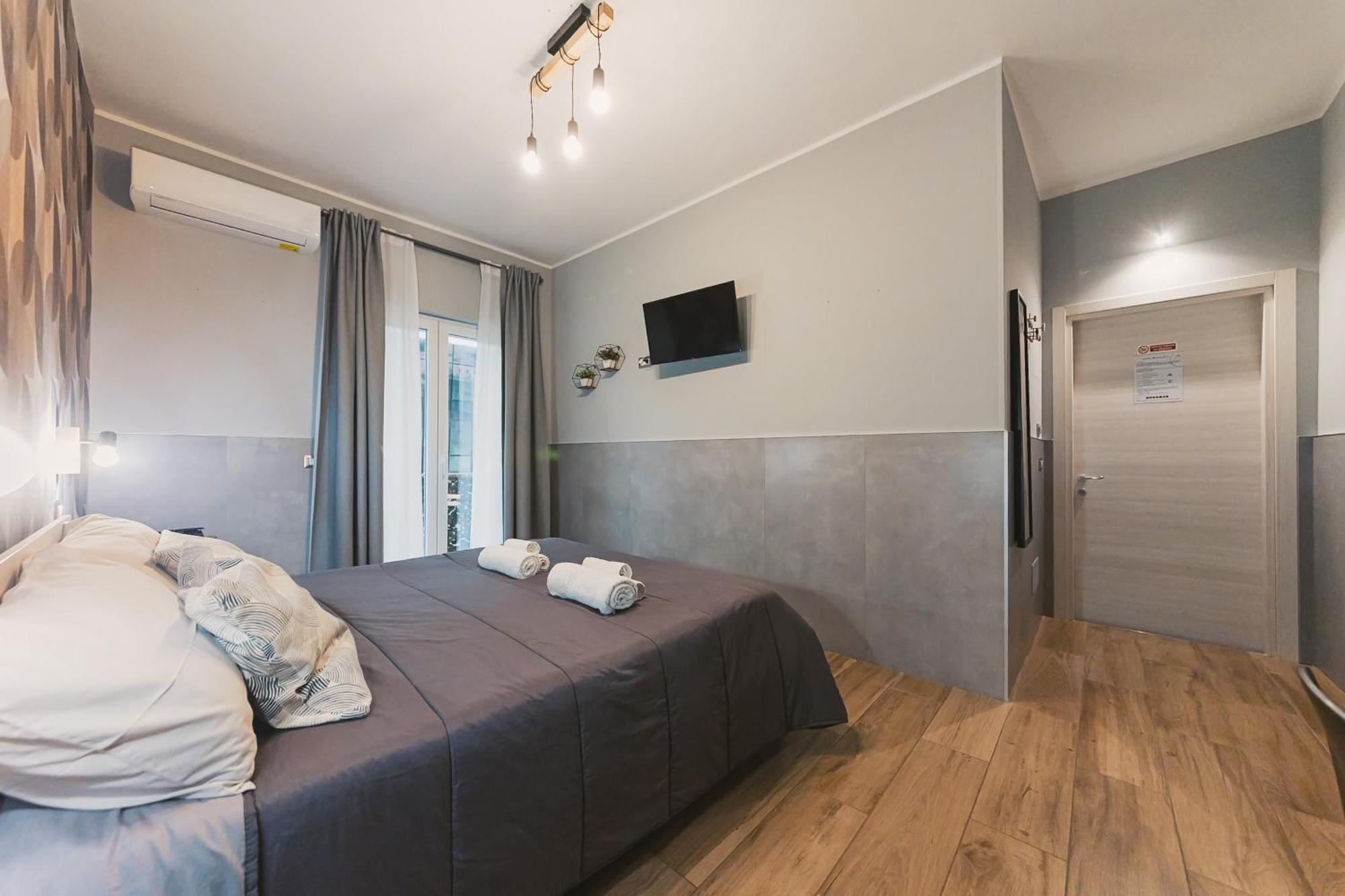 Apulia Rooms Bari Bagian luar foto