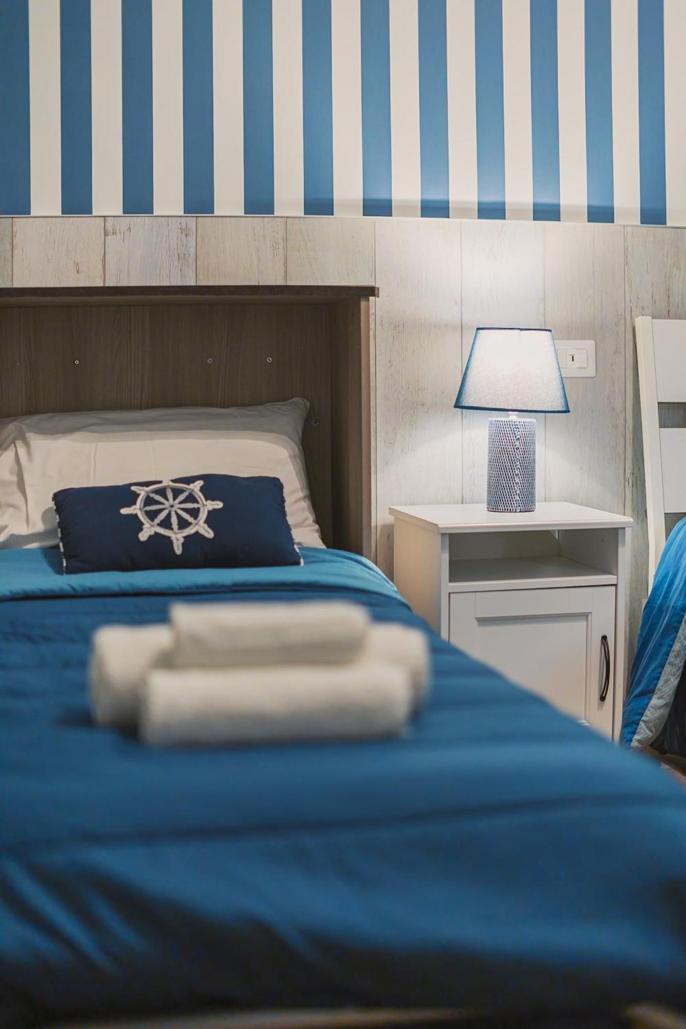 Apulia Rooms Bari Bagian luar foto