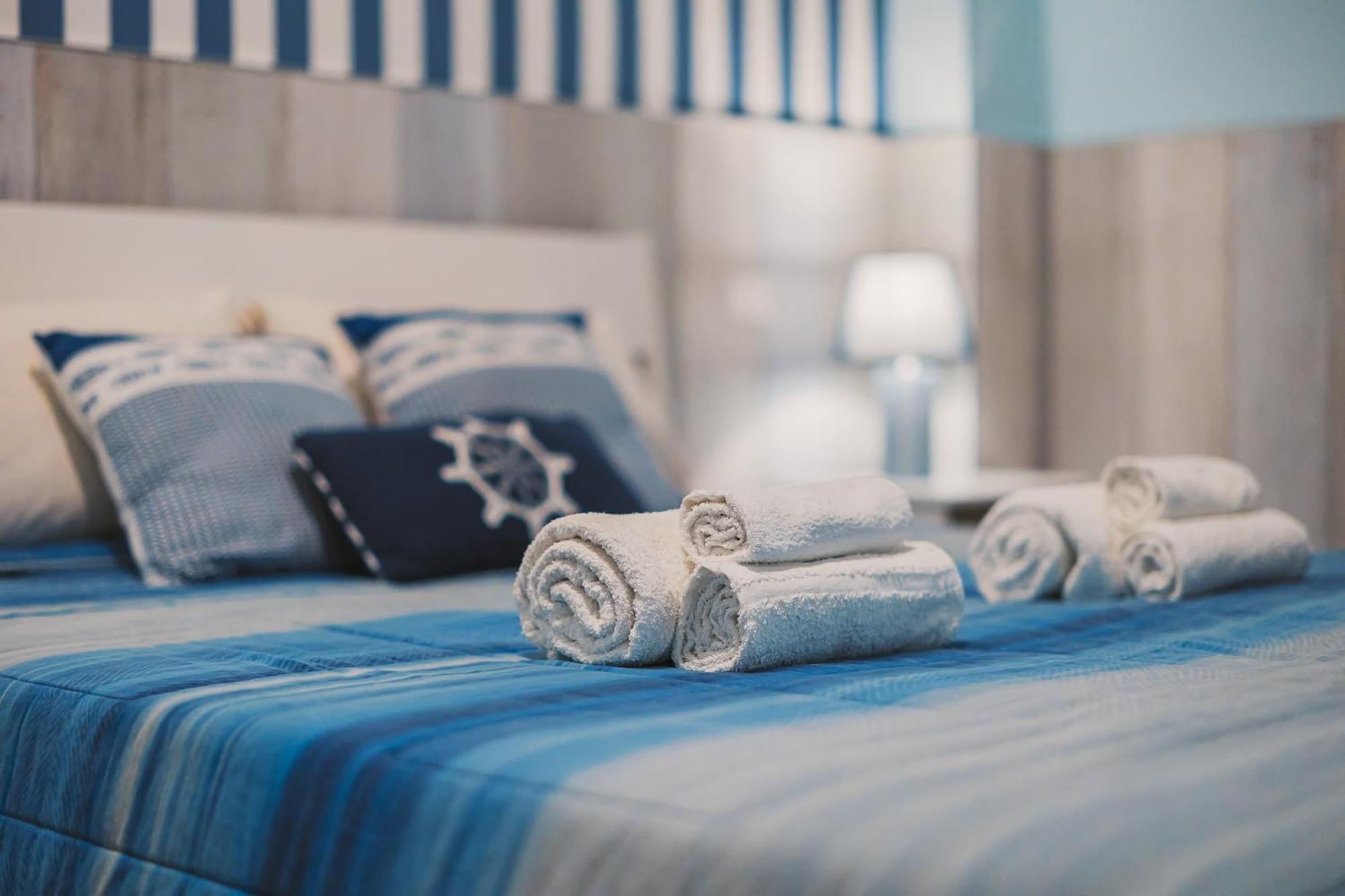 Apulia Rooms Bari Bagian luar foto