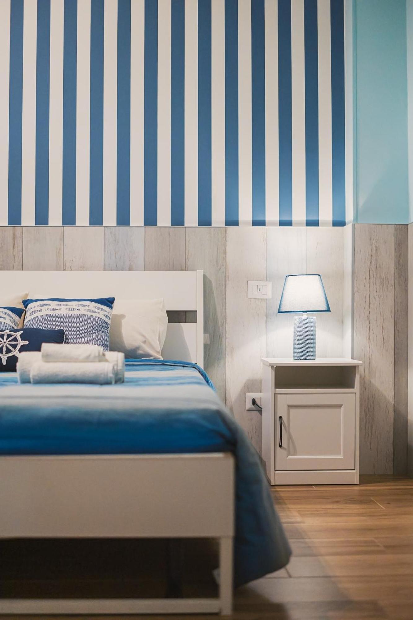 Apulia Rooms Bari Bagian luar foto